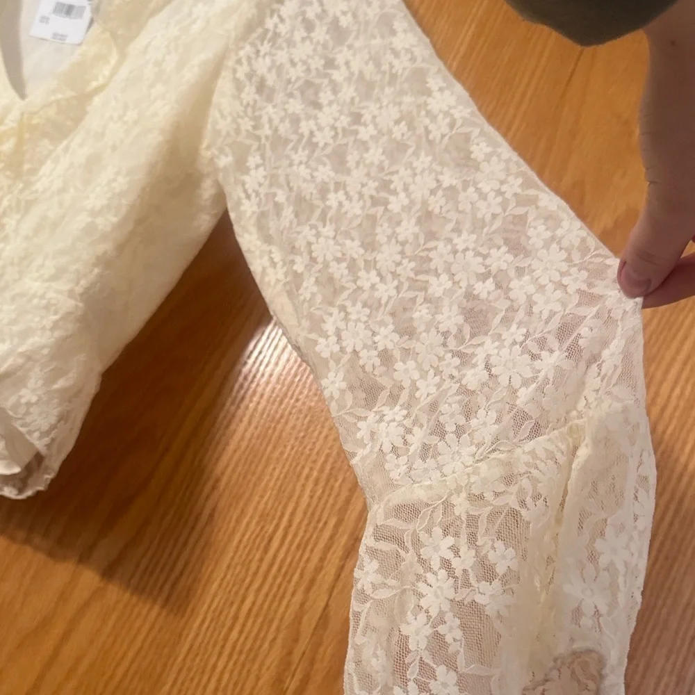 American Eagle Outfitters buttery yellow/Cream Lace Blouse - Picture 5 of 7